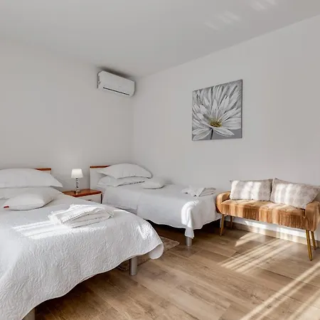 Elegant Two Bedroom * 扎达尔