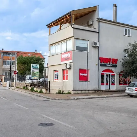 Elegant Two Bedroom 扎达尔