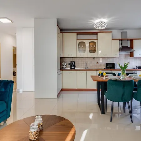 Elegant Two Bedroom 公寓